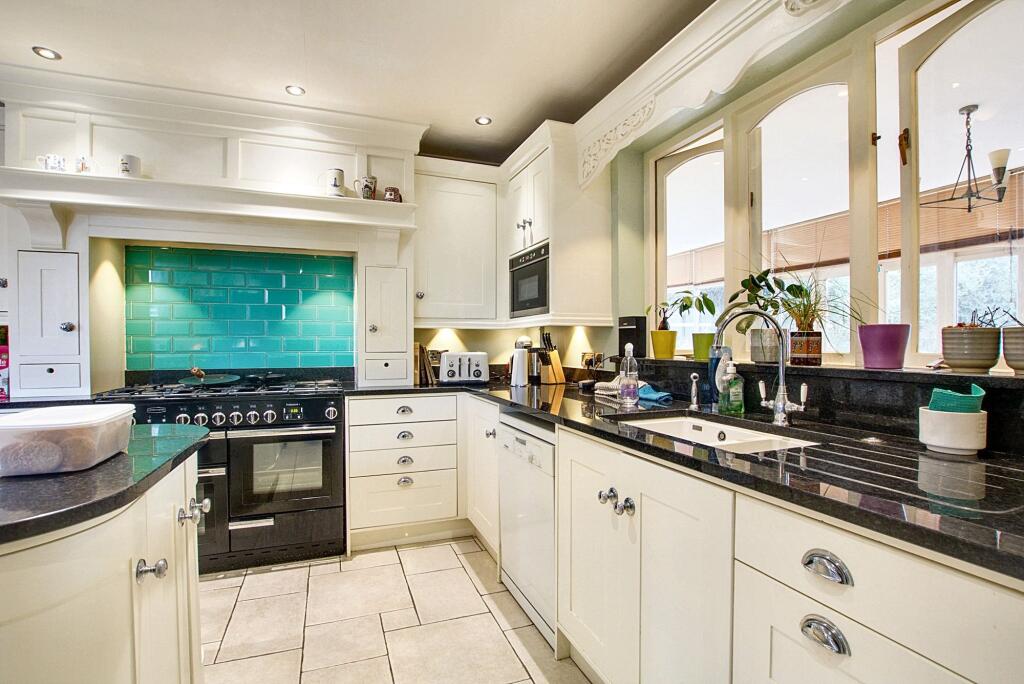 Living Kitchen/Dining Room