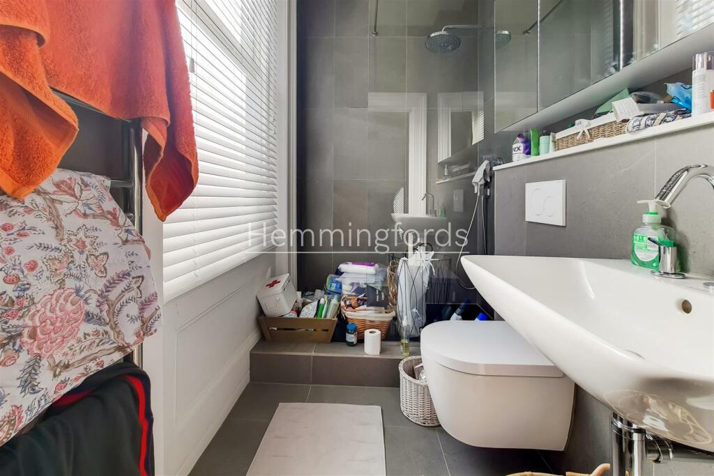 5_Main Ensuite-0.jpg
