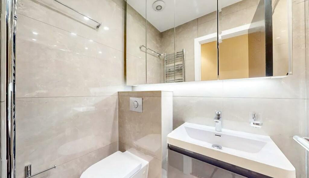 En-suite Bathroom