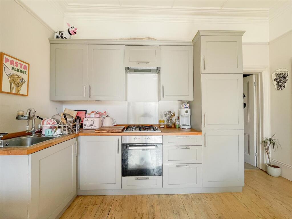 Living Room / Kitchen