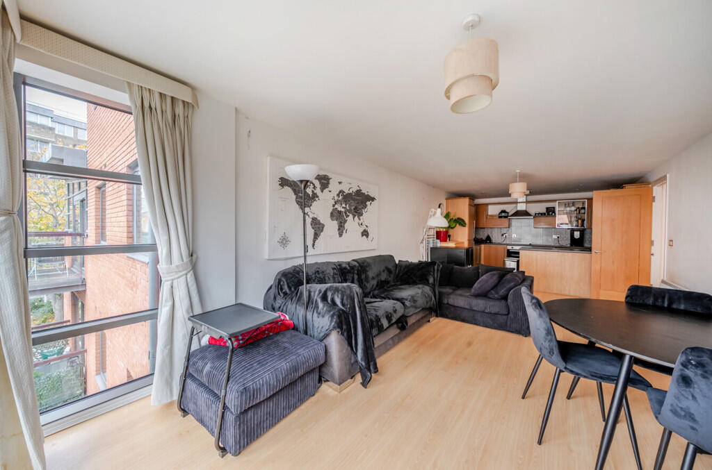 1374786-3-690499d...