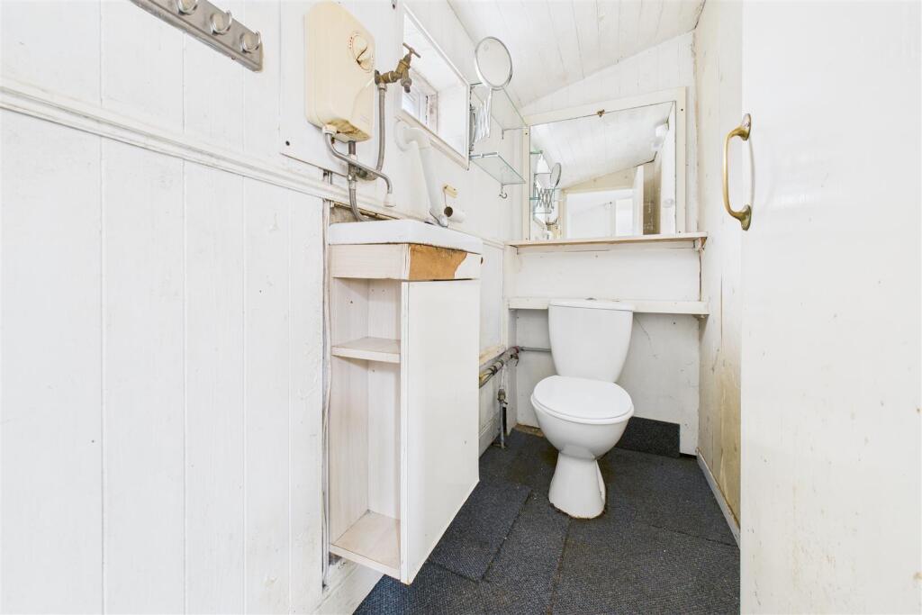 366 Two Mile Hill Road, St George, Bristol BS15 1A