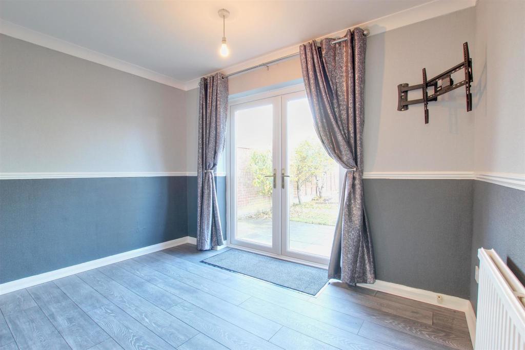 BEDROOM 2 (REAR)