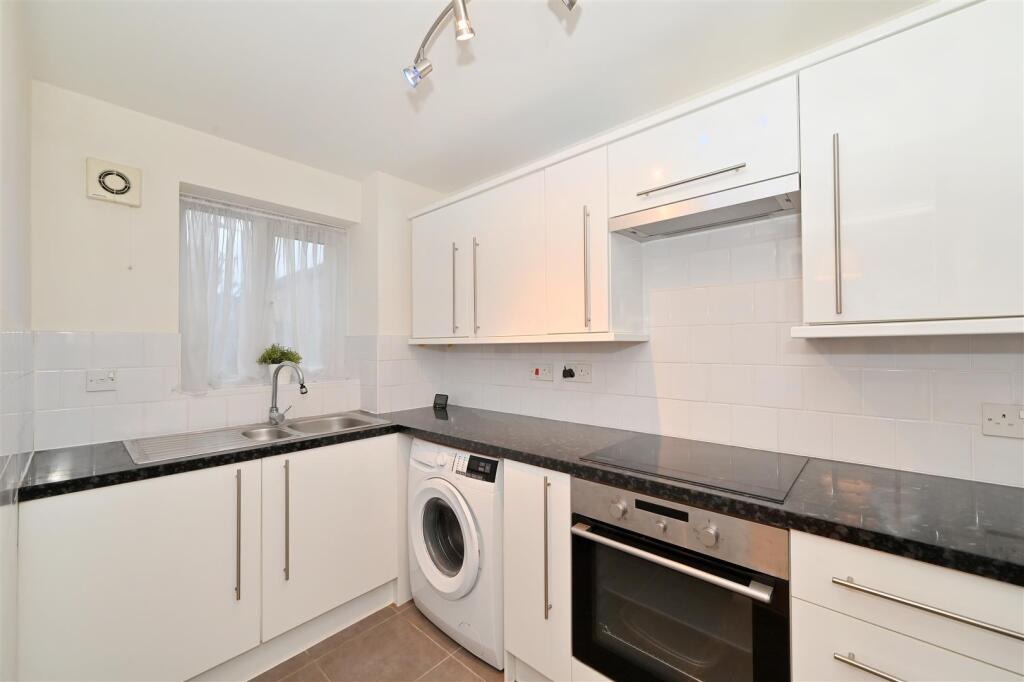 Ringwood-Gardens (1).JPG