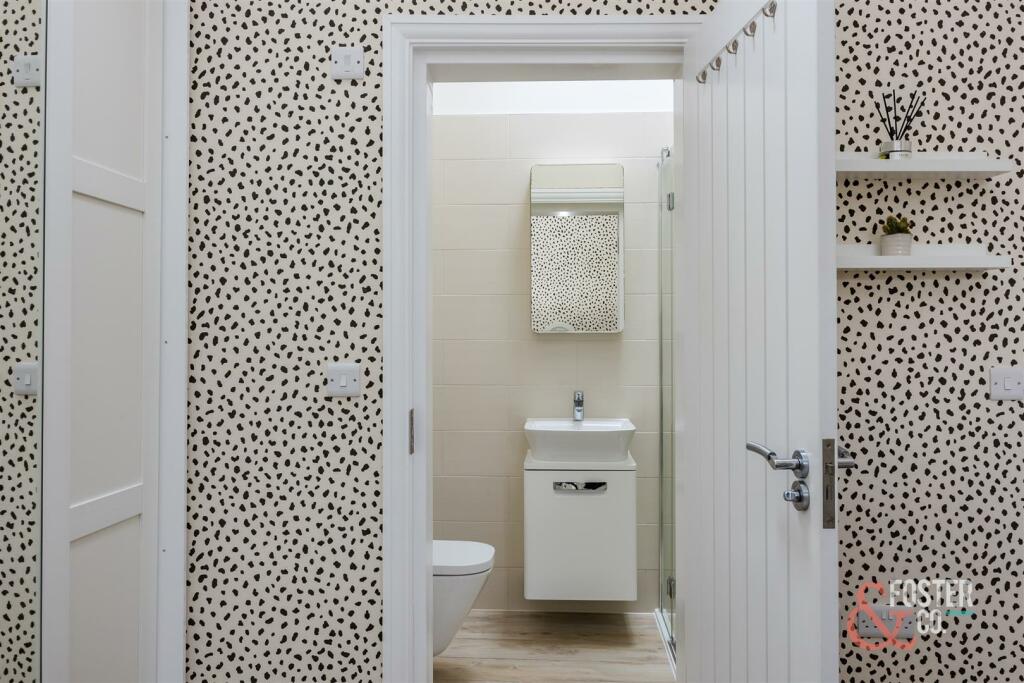 Ballards Mill Close, 2-5.JPG