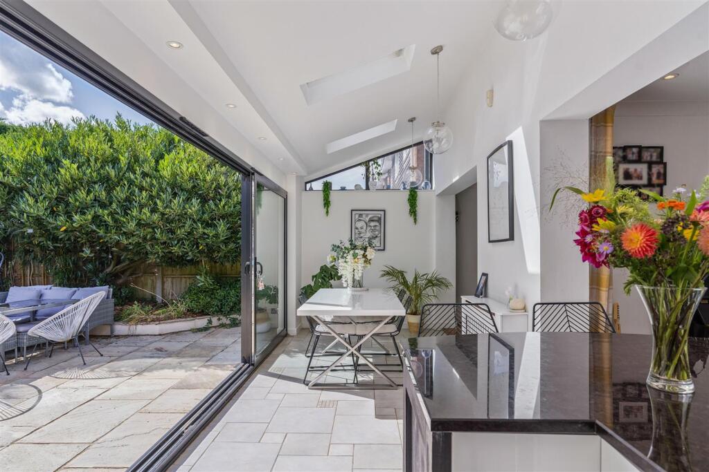 Kitchen / Dining
