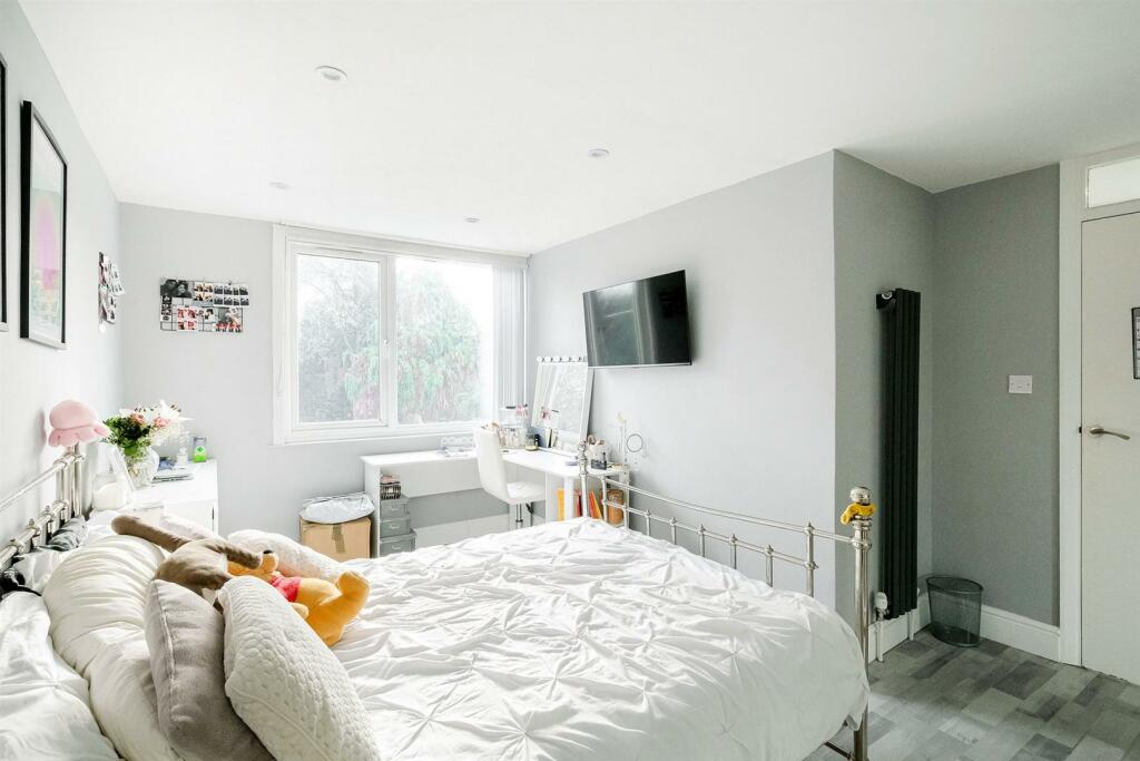 103 Chingford Avenue-7_resized.jpg