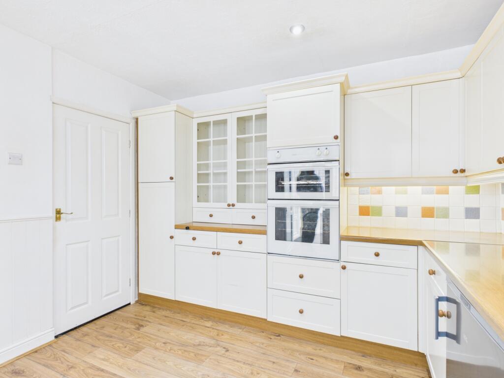 CAM03729G0-PR0140-STILL004