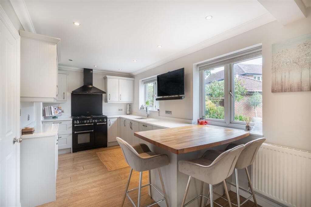 5 Abbots Mere Close-5.jpg