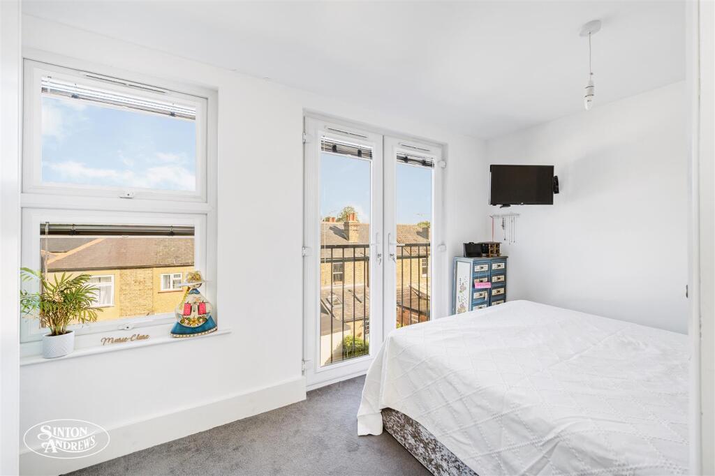 104 Cranmer Avenue-12.jpg