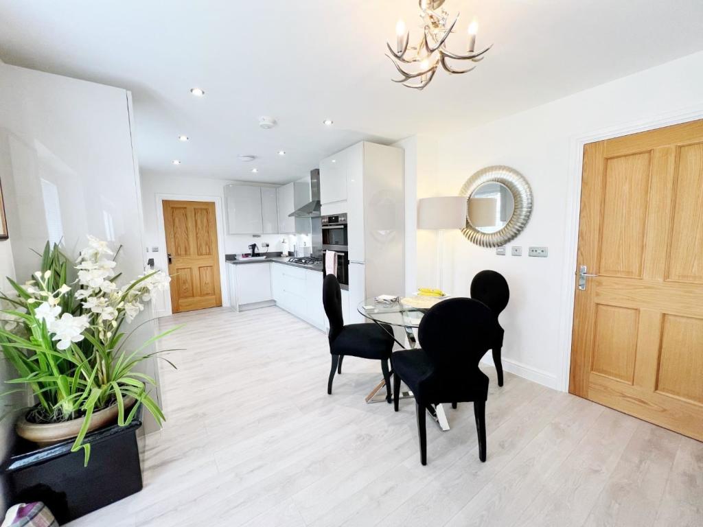 Kitchen Family Room 3.jpg