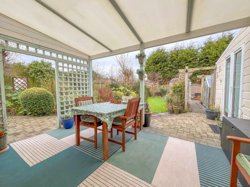 Hill Farm Avenue - Image-7.jpg