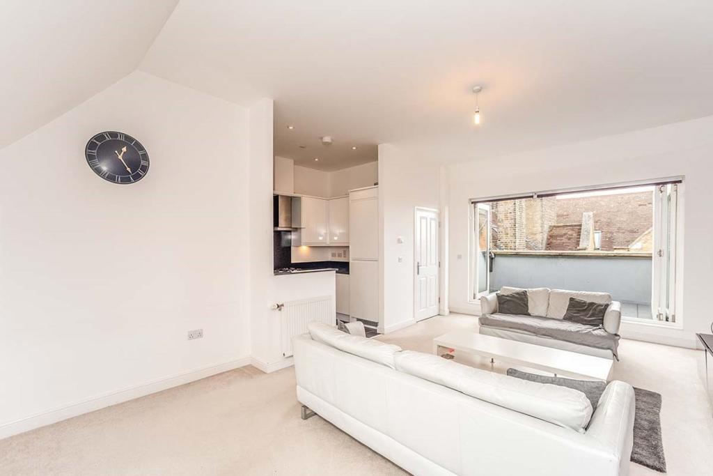 Lounge / Kitchen