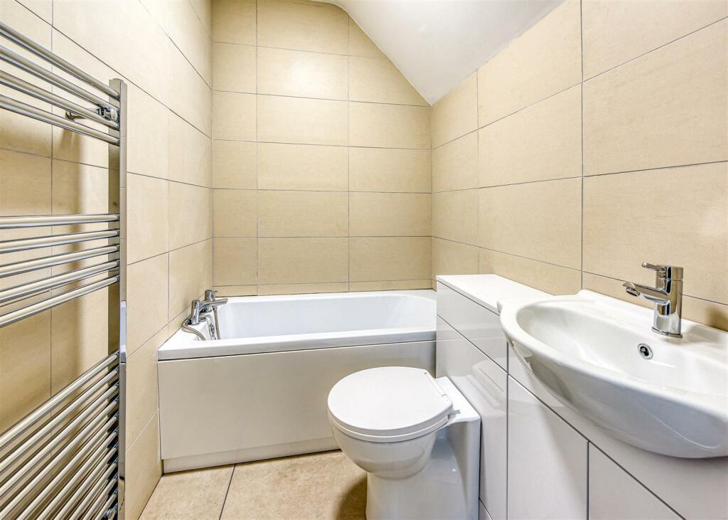 30 Sandringham Road-Bathroom.jpg