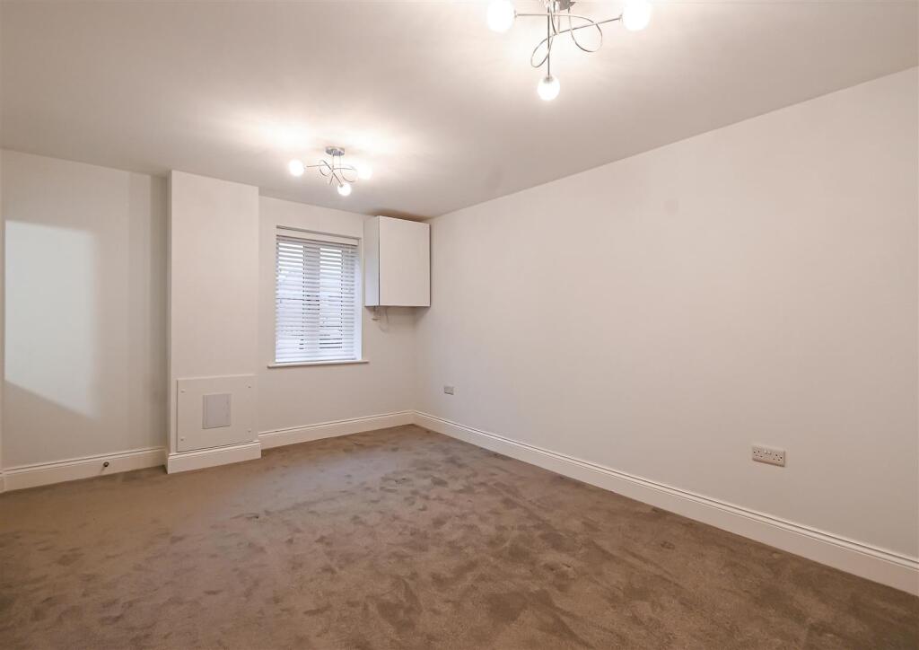 1 Crossfields Crescent-16.jpg