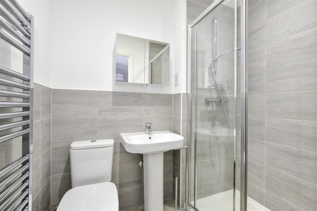 ensuite.jpg