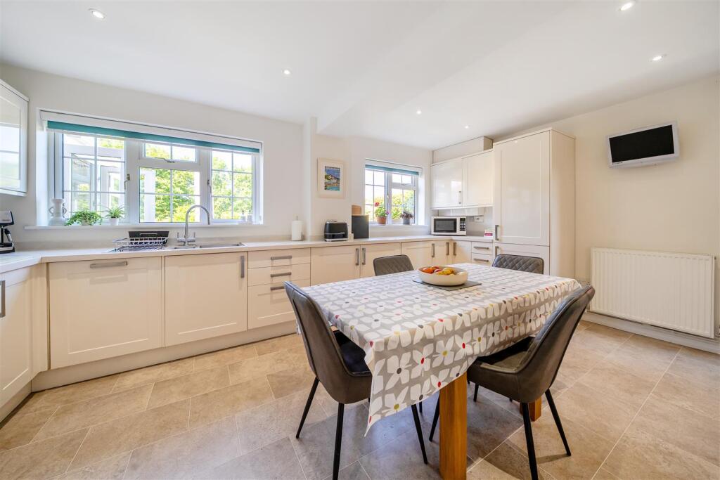 Kitchen/Breakfast Room
