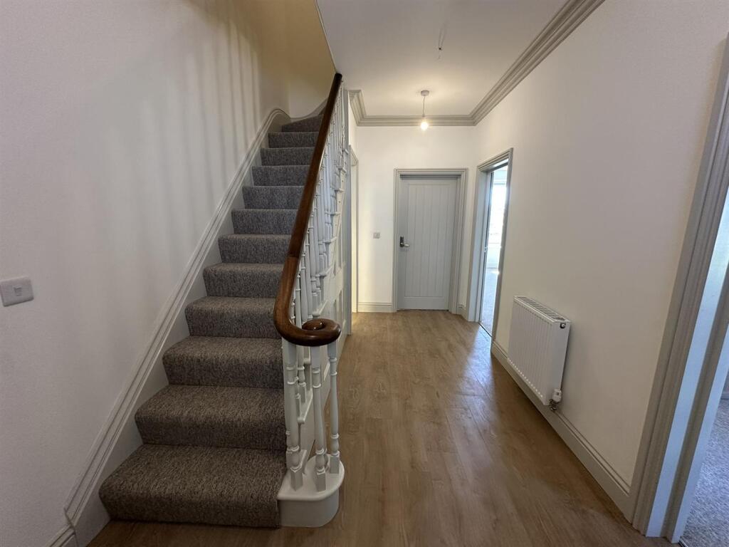 886_Hallway_2