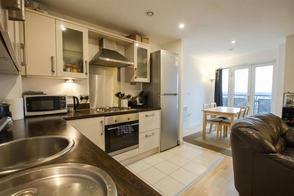Open Plan Kitchen/ L