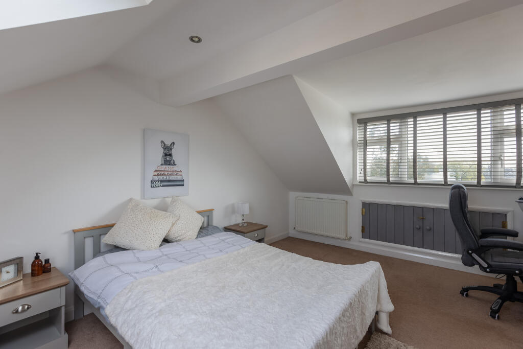 Cherry Tree House Bedroom 3-1
