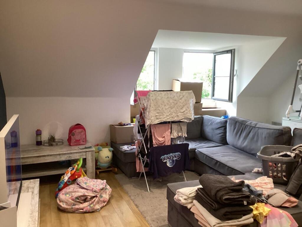 26 WINIFRED loung.jpg