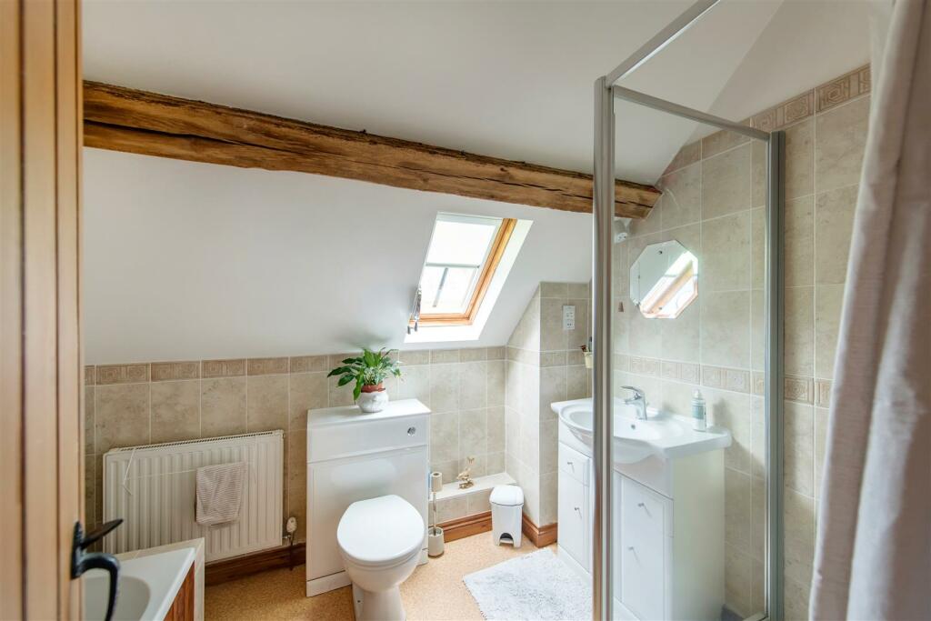 Principal Ensuite.jpg