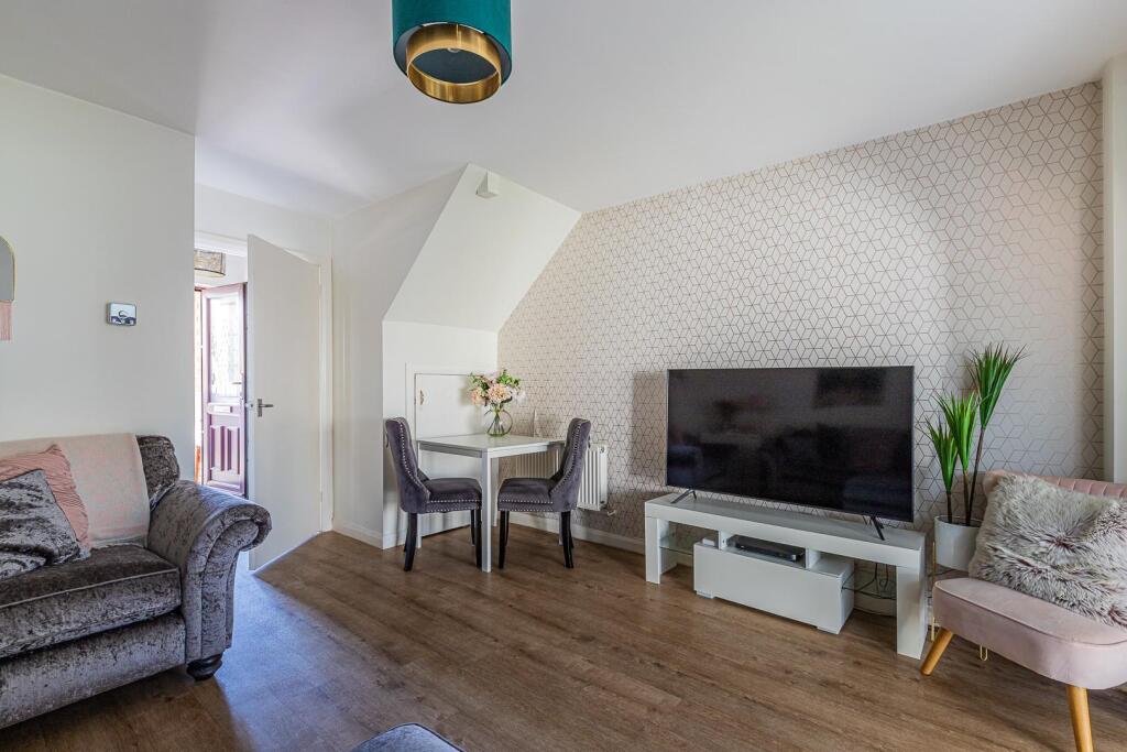 Clos Y Gwalch 15-16.jpg