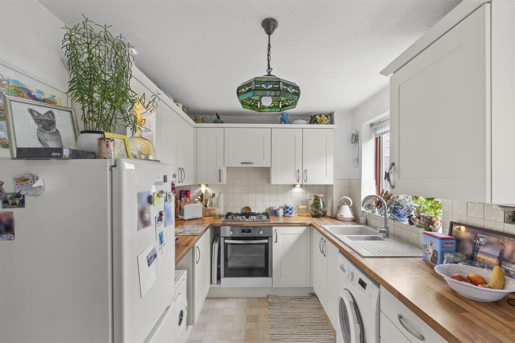 10 Portway Drive, HP12 4AU-8.jpg