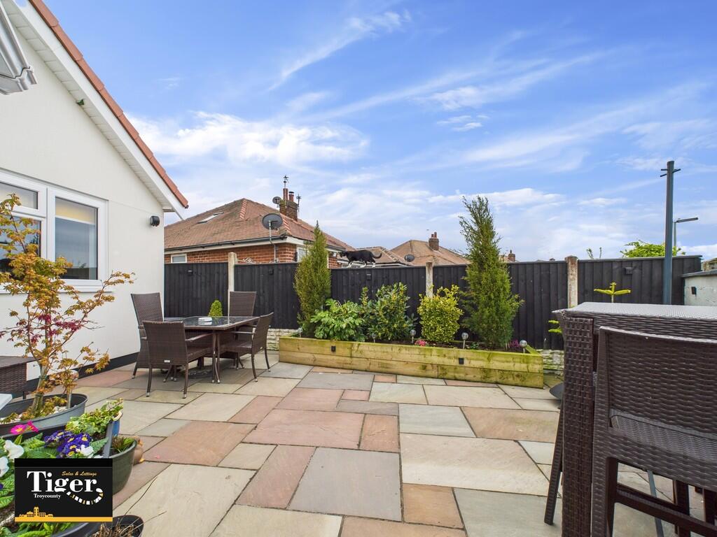 CAM02176G0-PR0552...