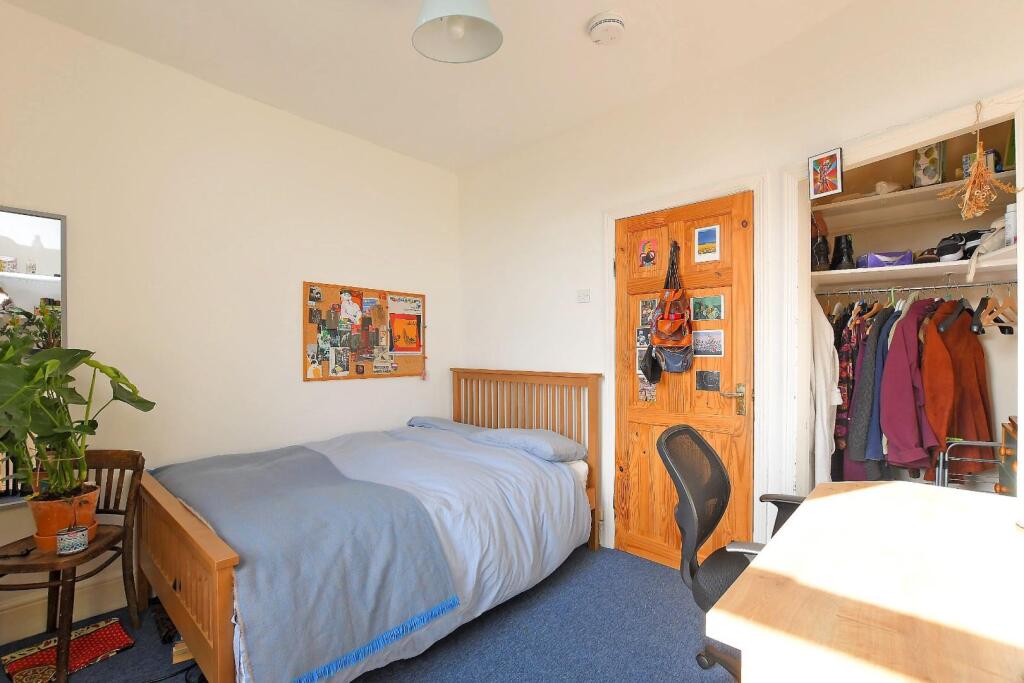 11 Cobden Place - bedroom 3 pic 2.jpg
