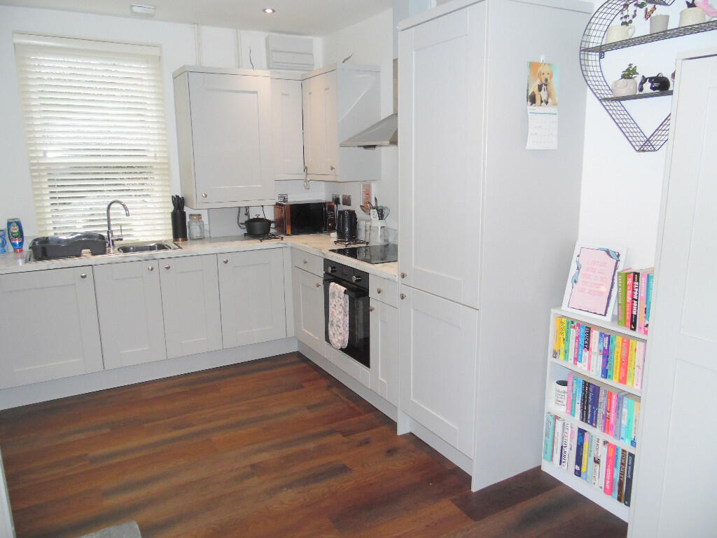 KITCHEN/DINING AREA