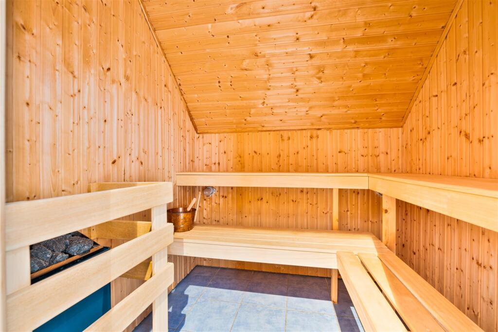 32- Sauna.jpg