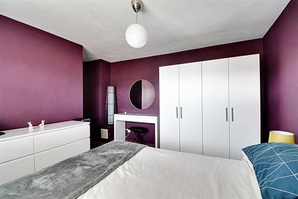 Bedroom 1_2.jpg