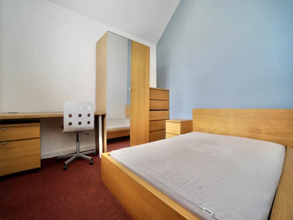Bed3.jpg