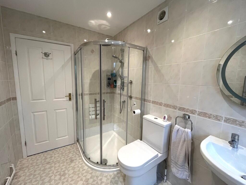 Bath/shower room