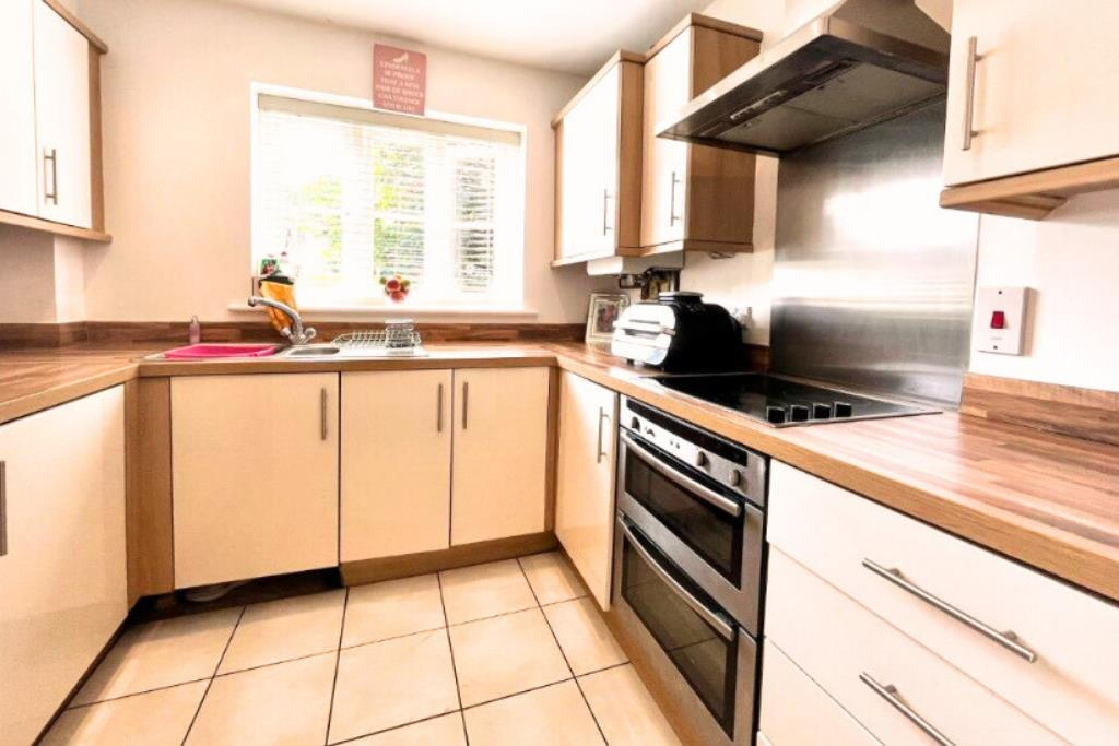 Kitchen: