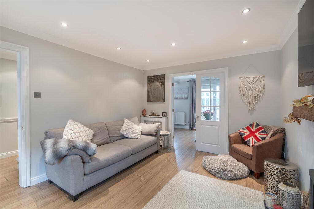 5 Abbots Mere Close-19.jpg