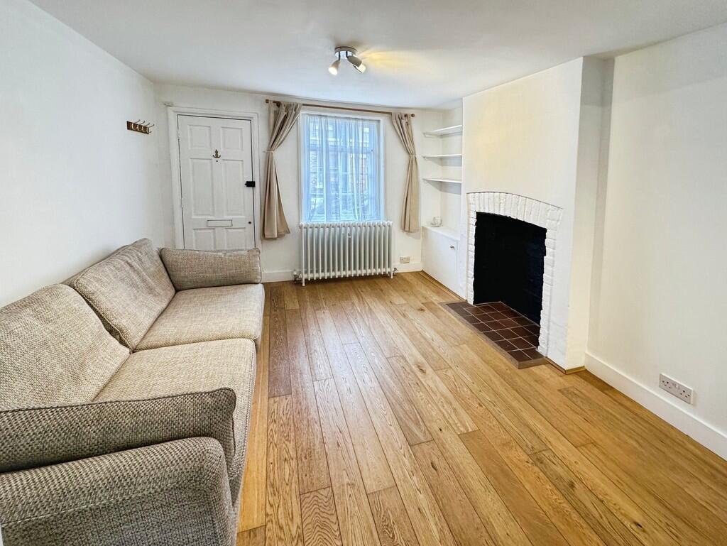 Living Room (b)
