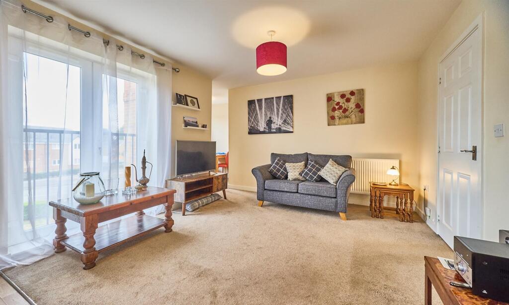 OPEN PLAN LOUNGE DINER AND KITCHEN