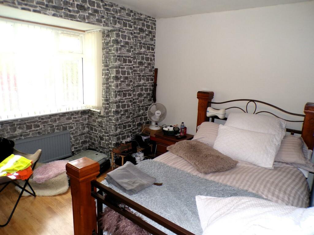 MonsallRd133bed1.JPG