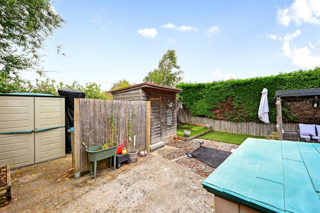 5 Wood Lane , Small dole, BN5 (19).jpg