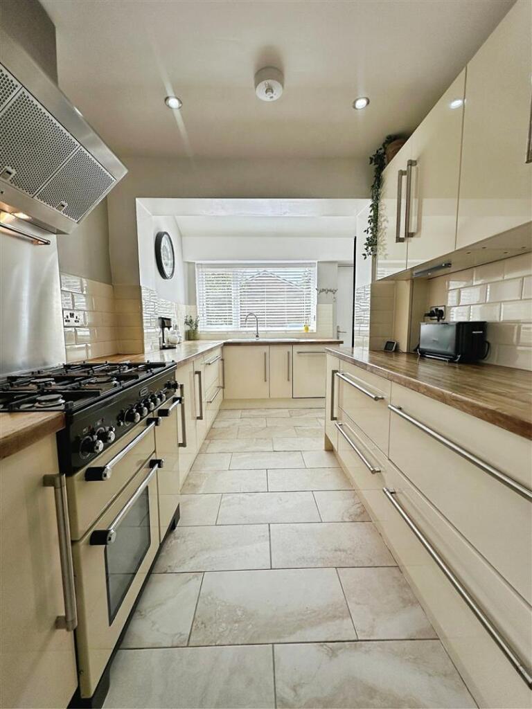 fb507986--416A-8789-B3E5EFF13859-27626-000009D0062