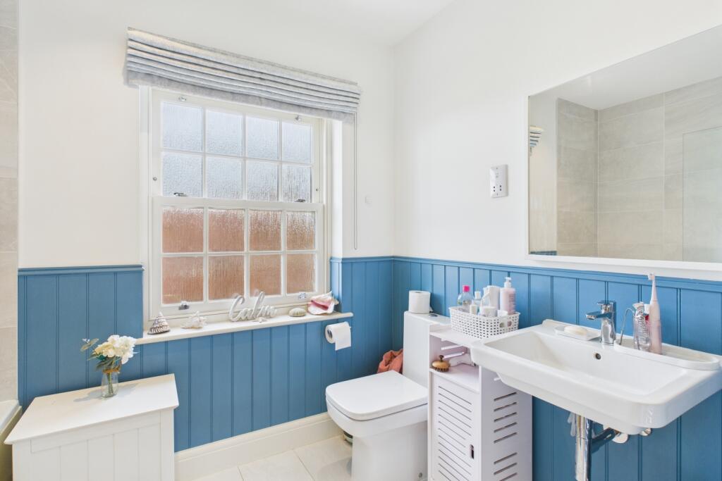 CAM03162G0-PR0285-STILL009