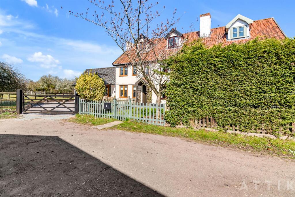 2 Town Farm Cottages IP19 0BE (2).jpg