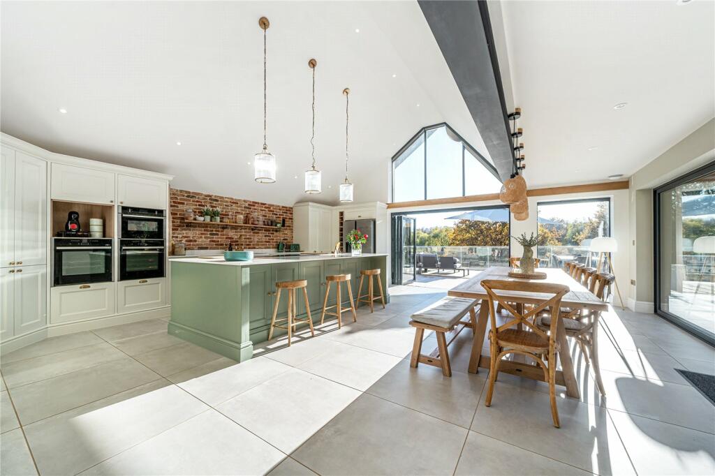 Kitchen/Breakfast Rm