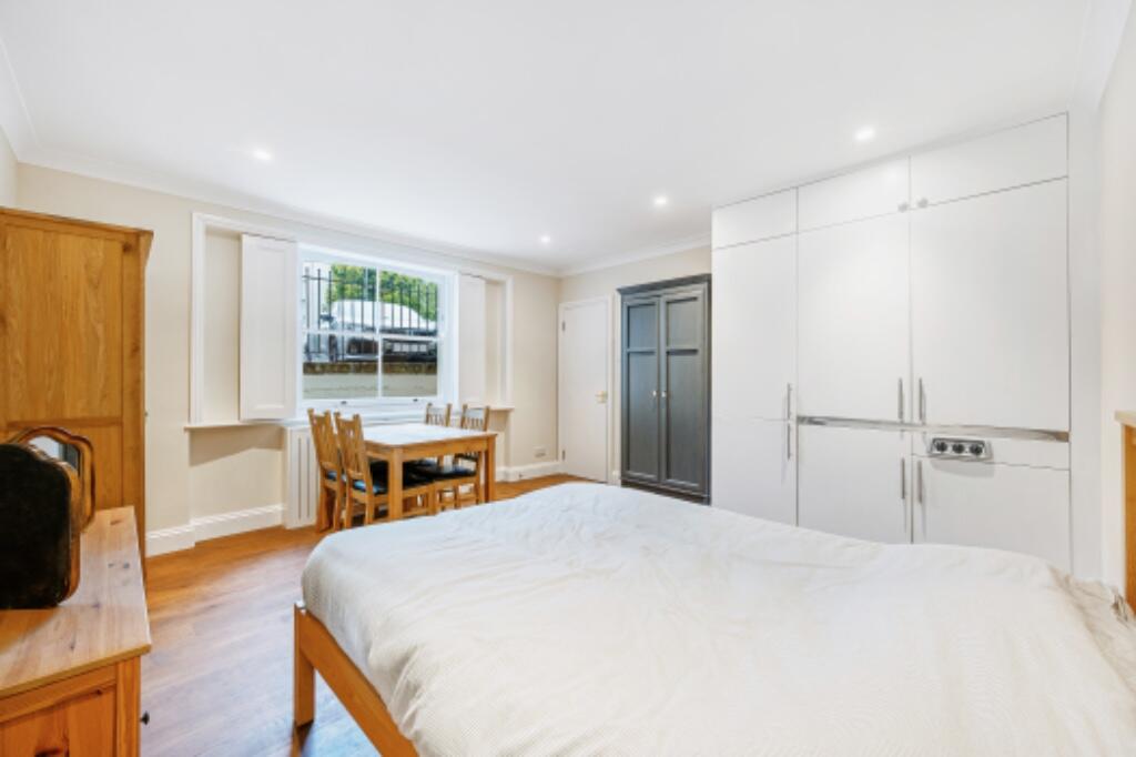 Studio Flat