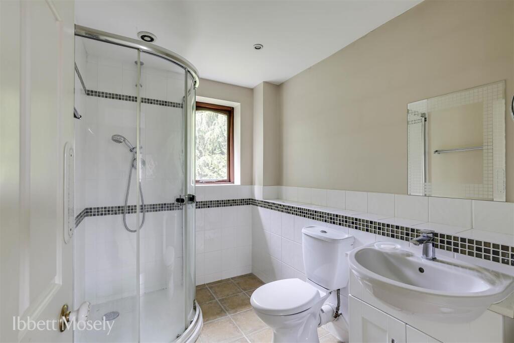 25 En Suite Shower Room - May 2025.jpg