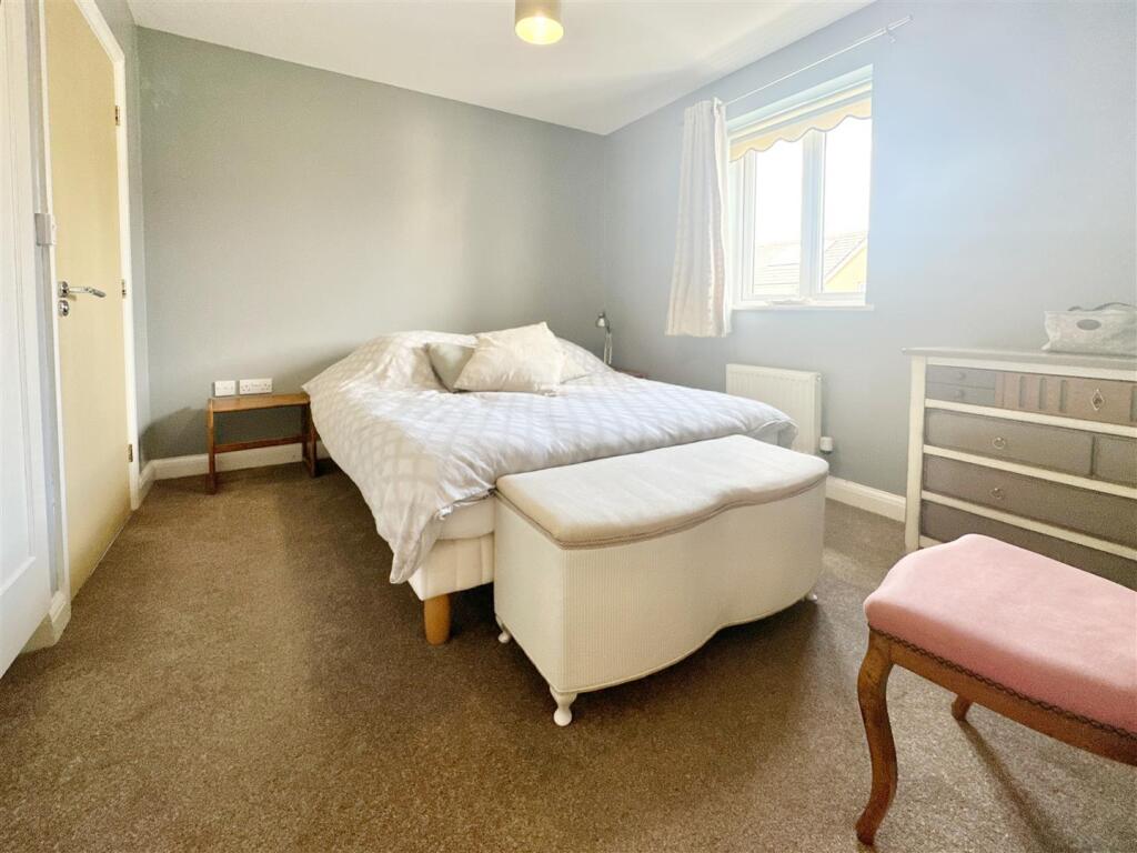 Bedroom 1.jpg
