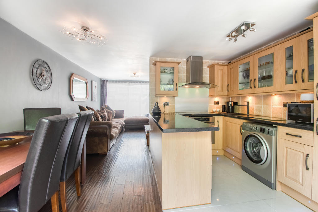 Kitchen/Dining Area