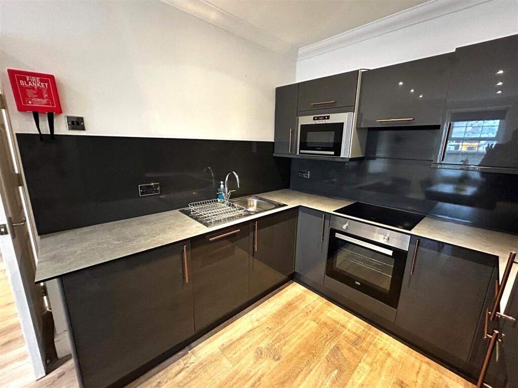 Kitchen (1).jpg